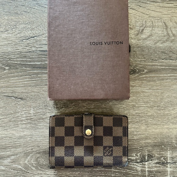 Louis Vuitton Accessories - Louis Vuitton Damier Ebene Key Holder